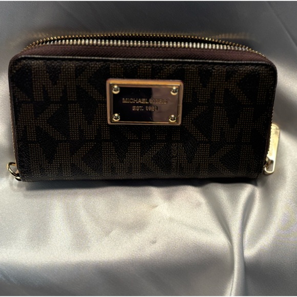 EUC Michael Kors Zippy Zip Around Long Wallet Monogram MK Logo - Picture 1 of 7